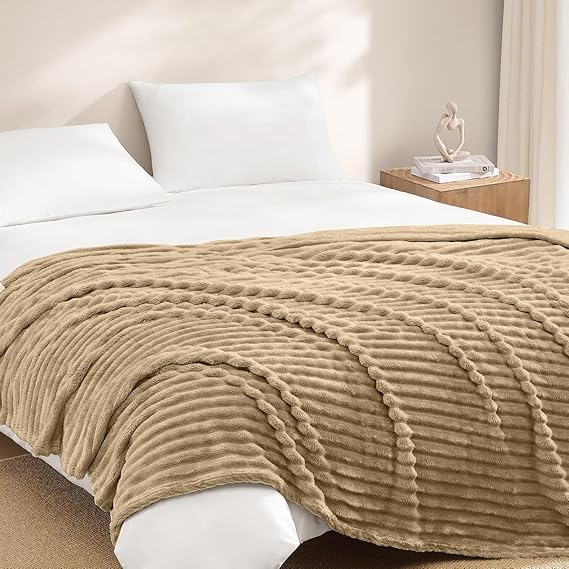 Casabella Throw Blanket - Ribbed Fleece Blanket - Soft Fluffy, Warm & Cosy Sofa Throw - Large Fleece Blanket for Sofa Bed, Couch and Bedding